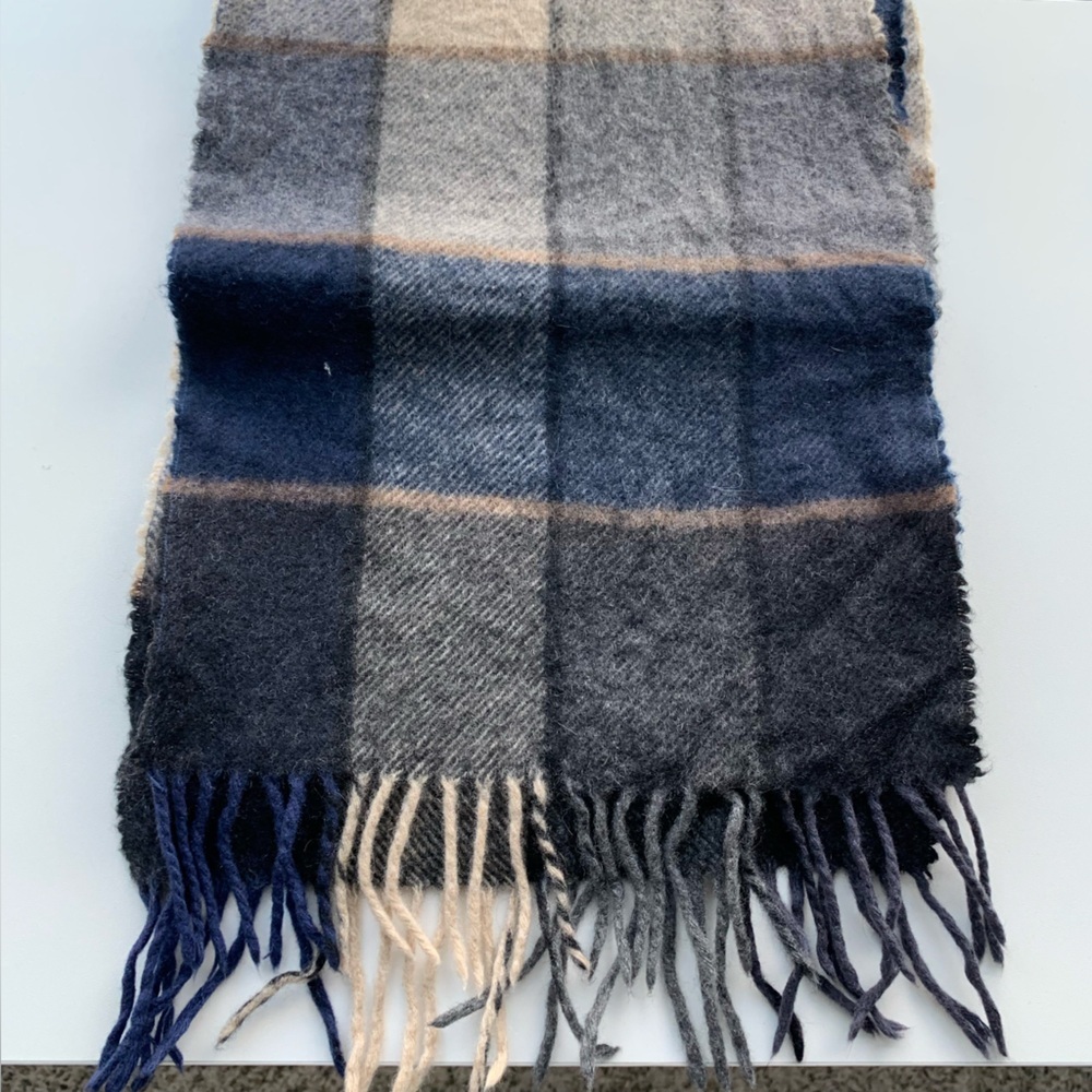 Tommy Bahama 100% Cashmere Scarf